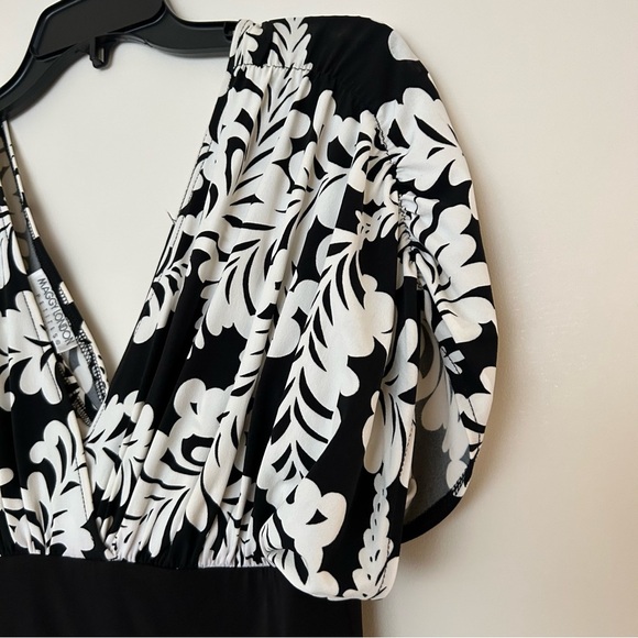 Maggy London Petites V Front Dress - Picture 3 of 11